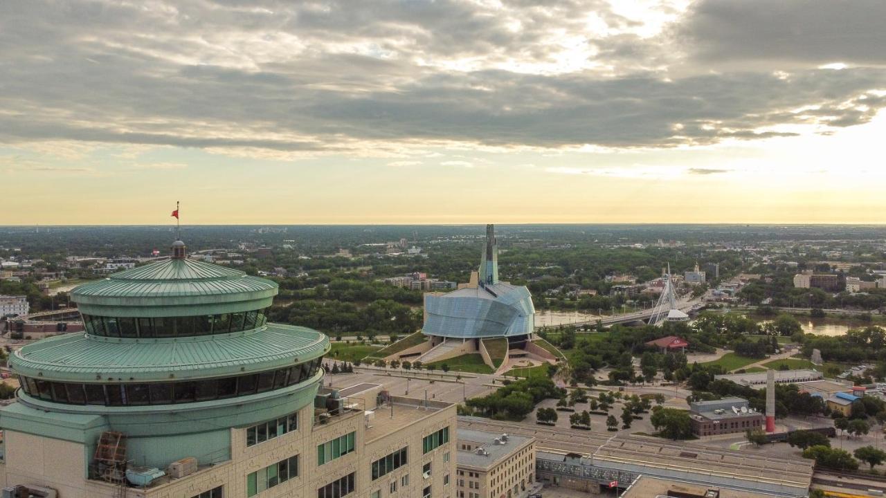 Fort Garry Place Furnished Suites วินนิเพก ภายนอก รูปภาพ