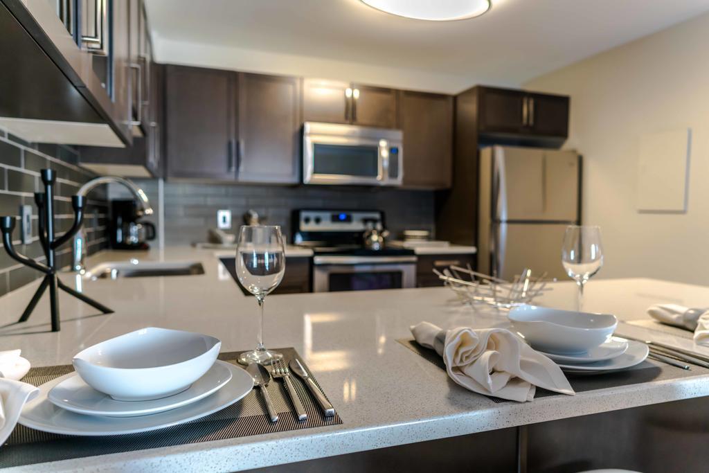Fort Garry Place Furnished Suites วินนิเพก ภายนอก รูปภาพ